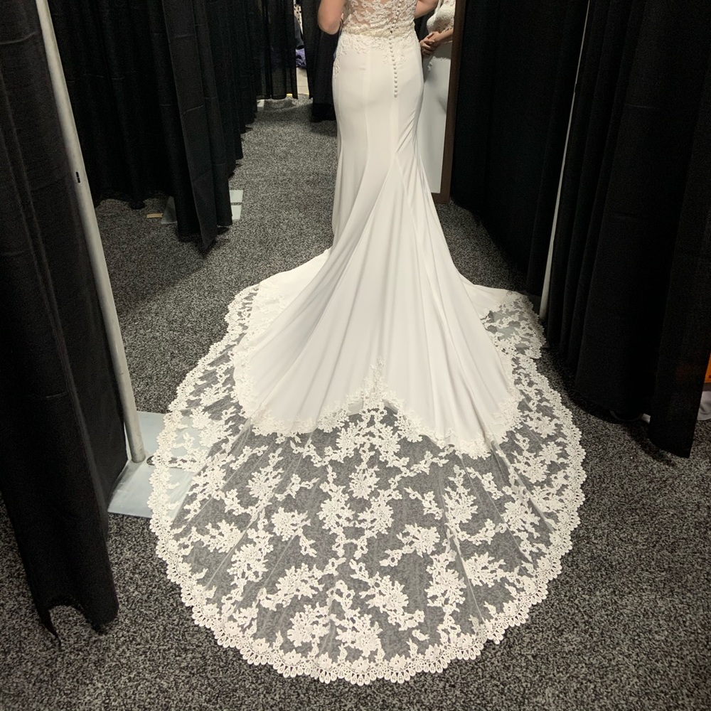 Bridalane Wedding Dress - Never Been Worn (size 6)